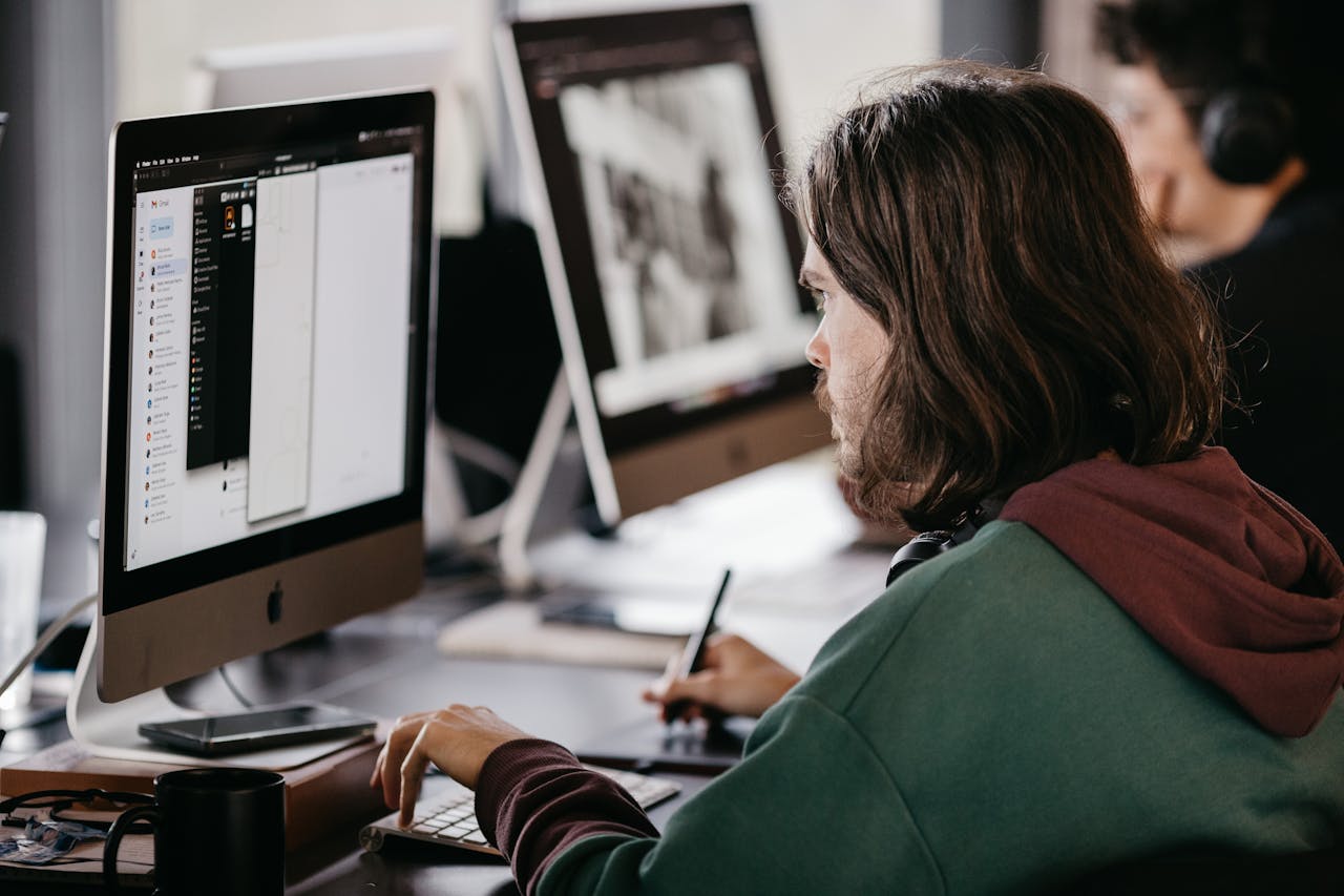 Creating a Digital Marketing Ad That Connects Without Selling